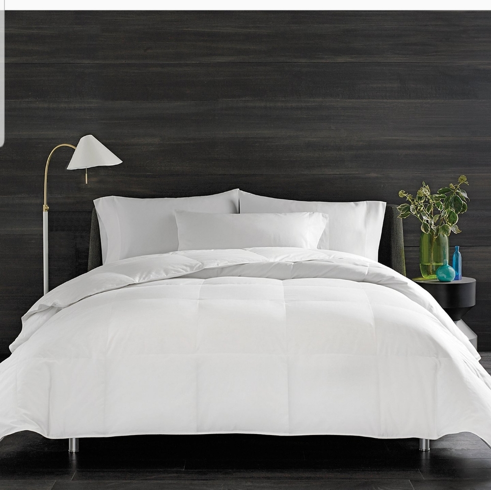 Wamsutta Dream Zone white goose down comforter